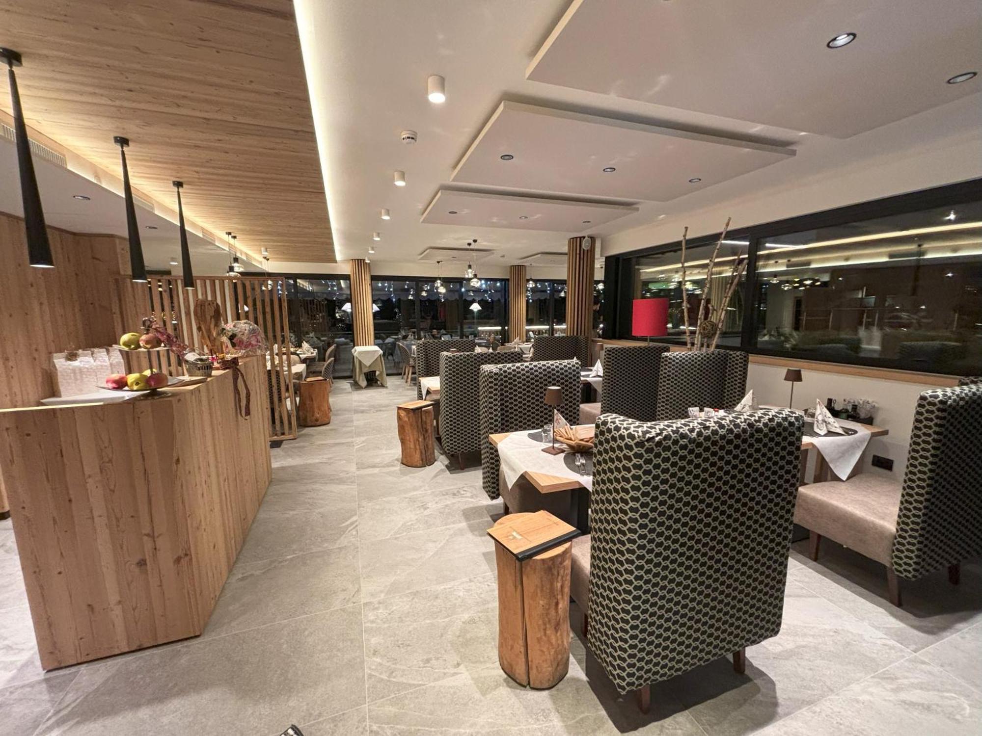 Alexander Hotel Alpine Wellness Dolomites 몰베노 외부 사진